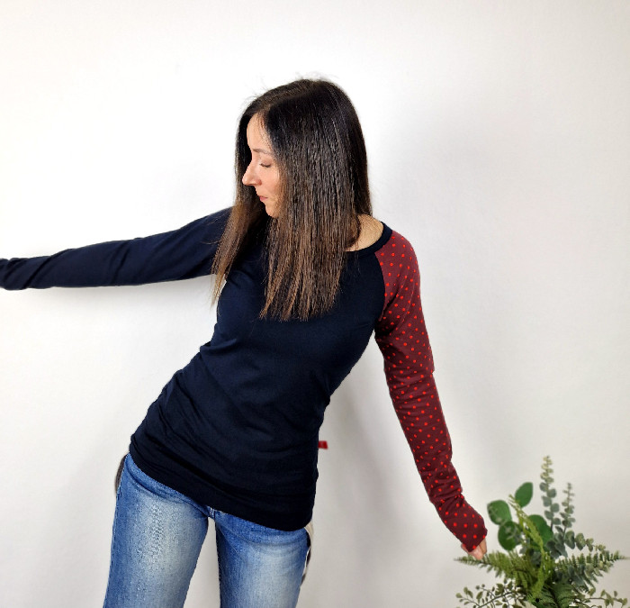 Černé triko s puntíkatým rukávem :: www.ppstyle.cz